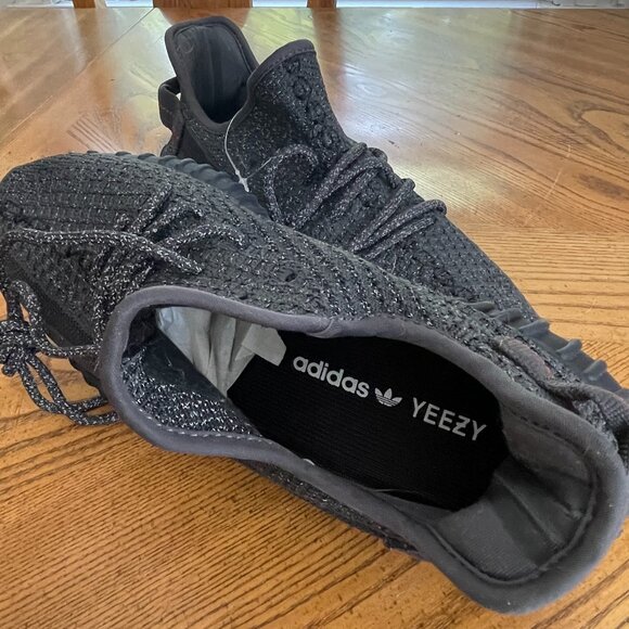 Adidas Yeezy - Picture 1 of 3